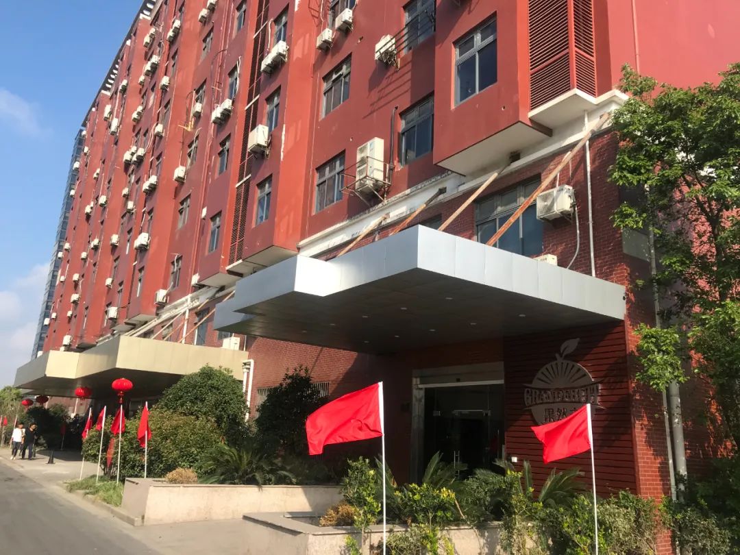 1626099336784372.jpg ia_1300000418.jpg